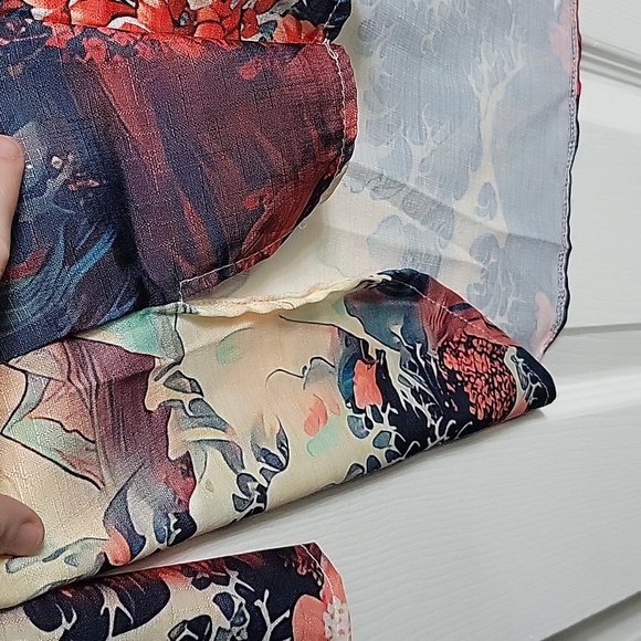 Lightweight Asian Inspired Lineny Floral Wave Blouse - Picture 5 of 5